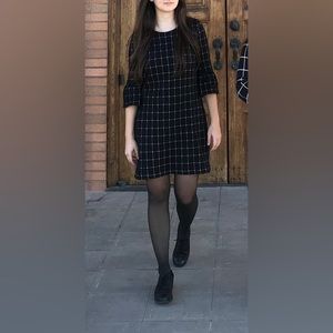 Banana Republic black white with ruffle sleeve dress size 4